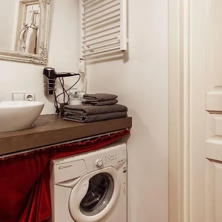 Stylish Loft Close To Old Town شقة